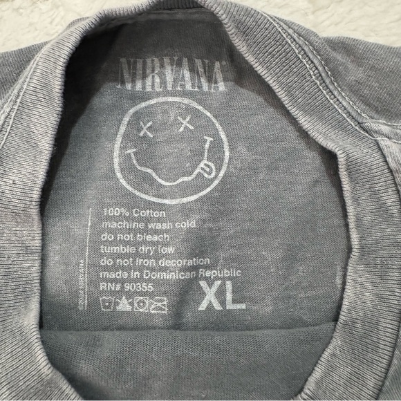 NIRVANA Gray Smiley Face Crewneck Graphic Tee, 100% Cotton, Unisex X-Large NWOT - Picture 3 of 3
